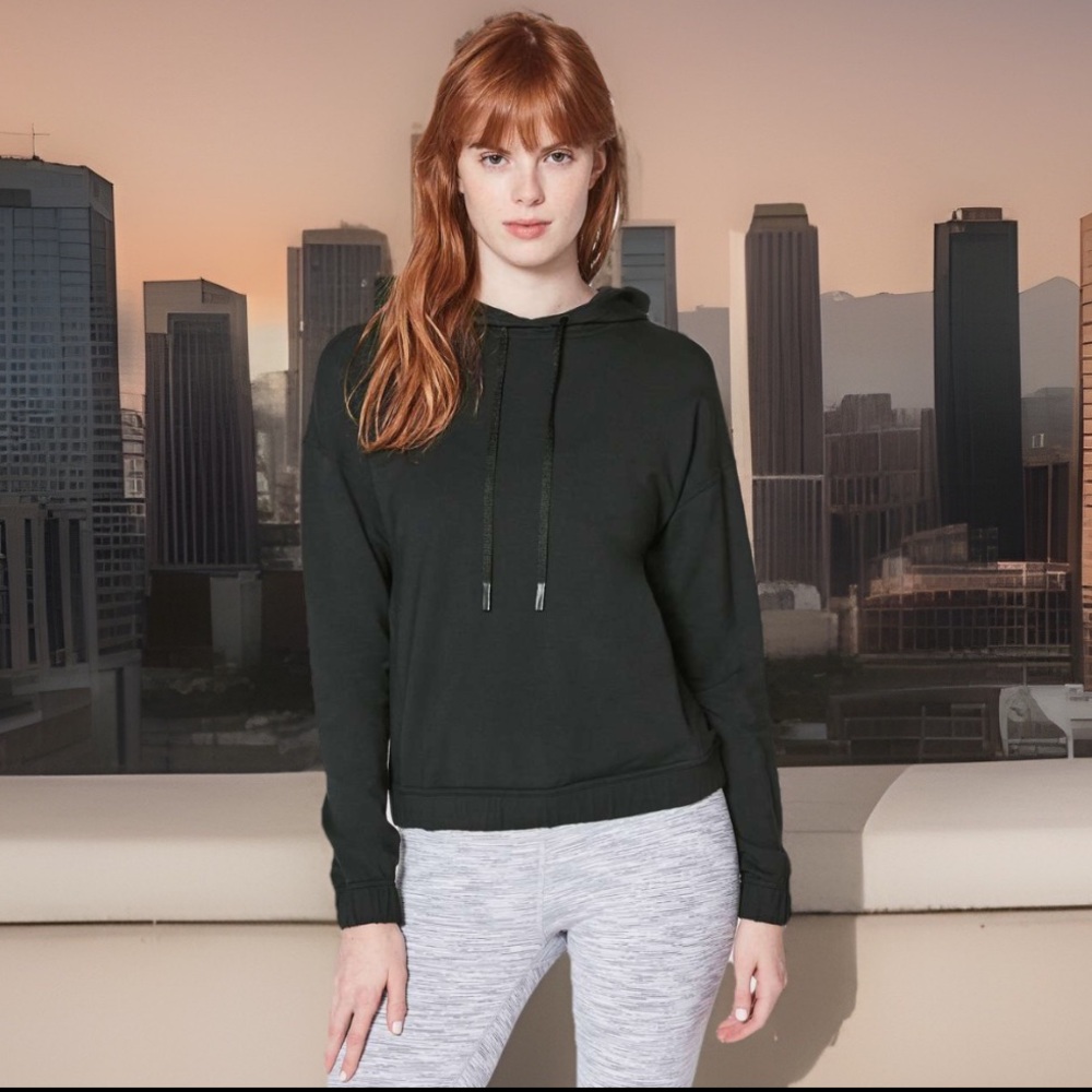 Lululermon Twisted & Tucked Black W/Zip Pockets Back Opens Up Hooded Pullover